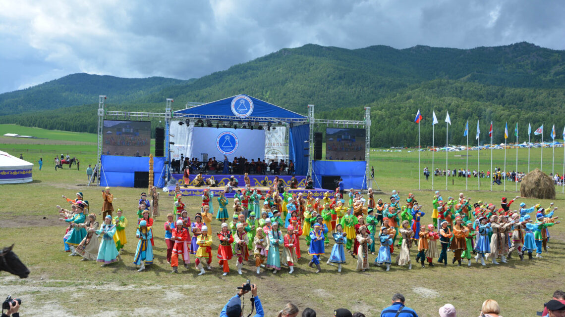 В Республике Алтай прошел Межрегиональный праздник алтайского народа Эл-Ойын